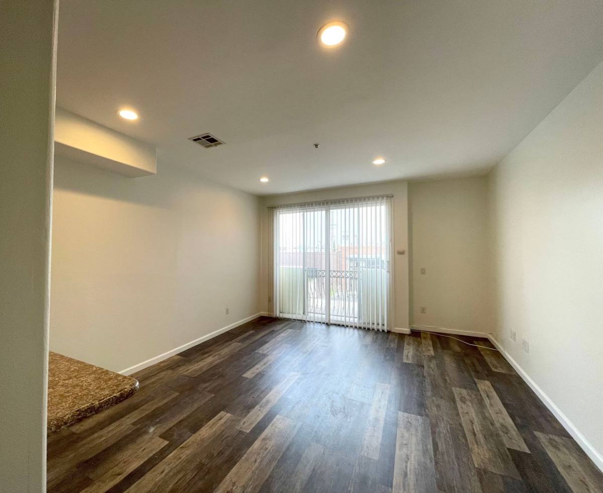 Townhouse for rent at 5330 Satsuma Ave, North Hollywood, CA 91601