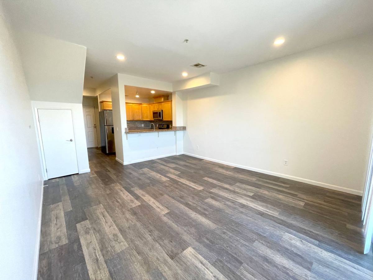 Townhouse for rent at 5330 Satsuma Ave, North Hollywood, CA 91601