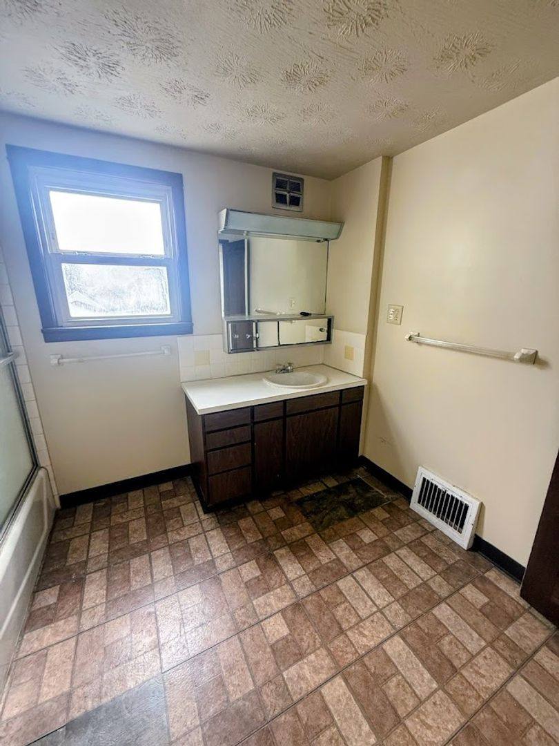 House for rent at 36 W Wilbeth Rd, Akron, OH 44301