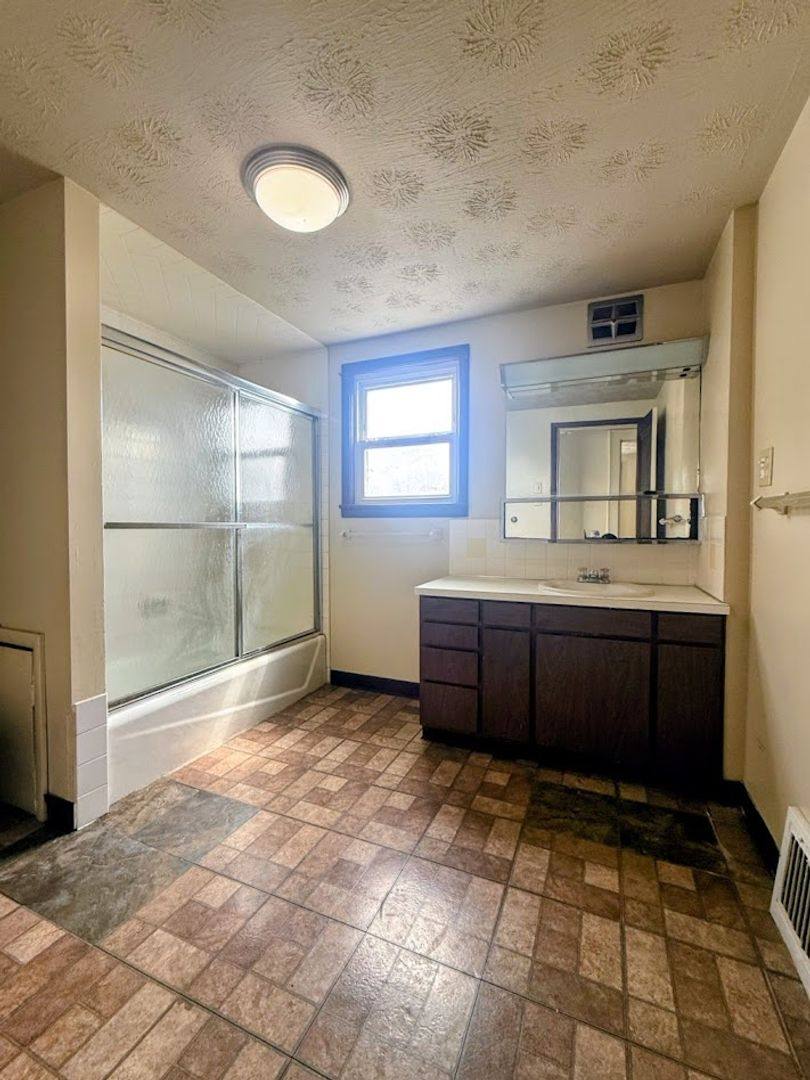 House for rent at 36 W Wilbeth Rd, Akron, OH 44301