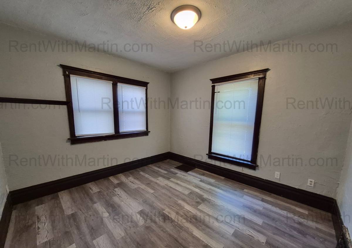 House for rent at 1107 Mulberry St, Waterloo, IA 50703
