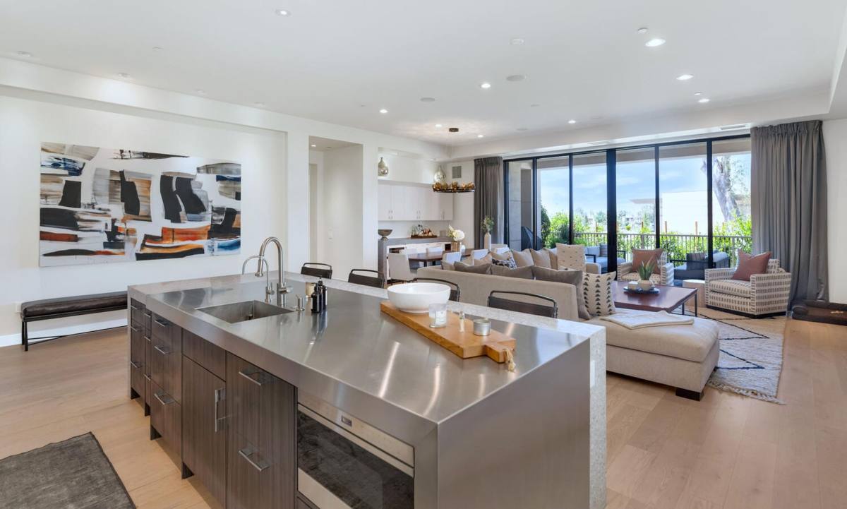 Apartment for rent at 2 Biltmore Estates, Phoenix, AZ 85016
