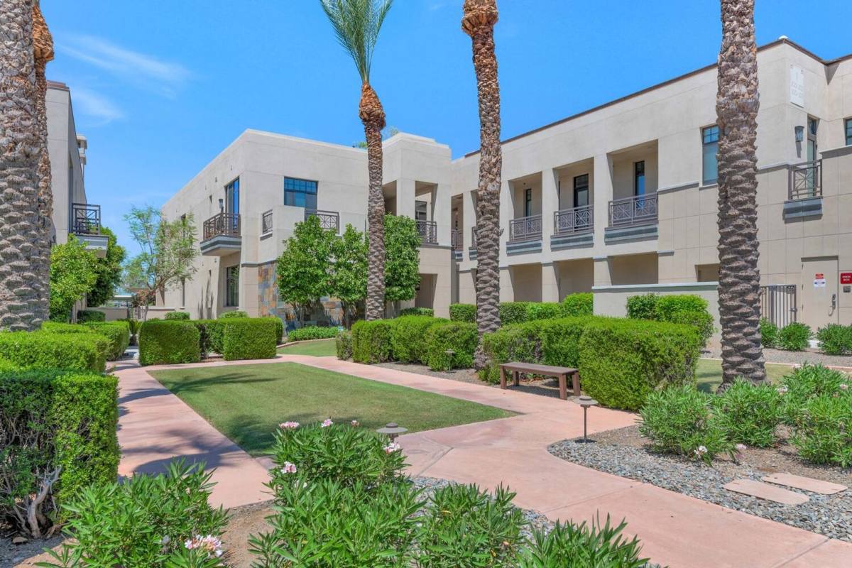 Apartment for rent at 2 Biltmore Estates, Phoenix, AZ 85016