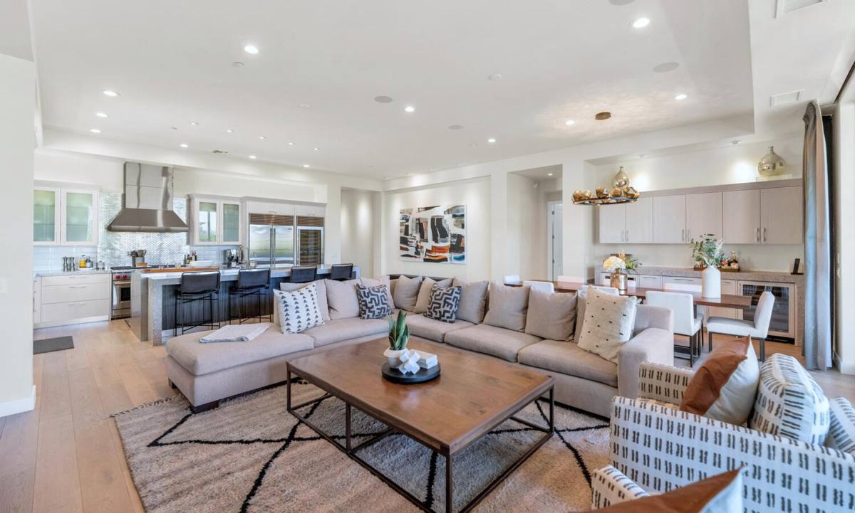 Apartment for rent at 2 Biltmore Estates, Phoenix, AZ 85016