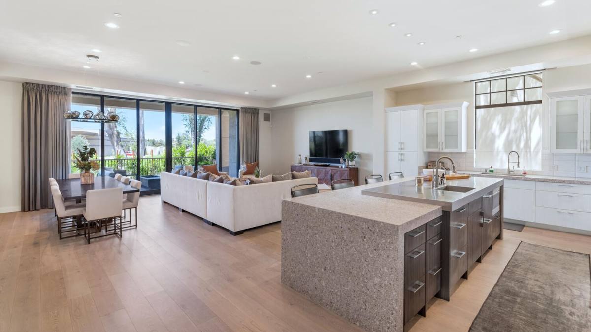 Apartment for rent at 2 Biltmore Estates, Phoenix, AZ 85016