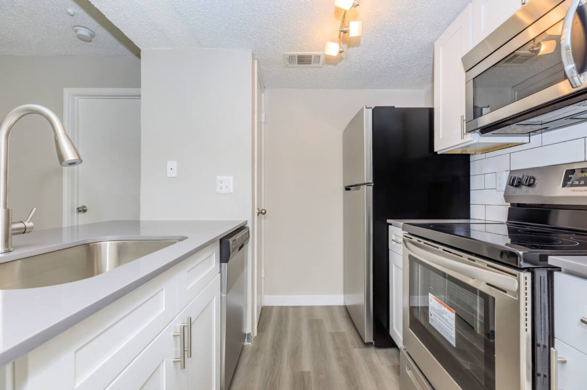 Apartment for rent at 7720 McCallum Blvd, Dallas, TX 75252