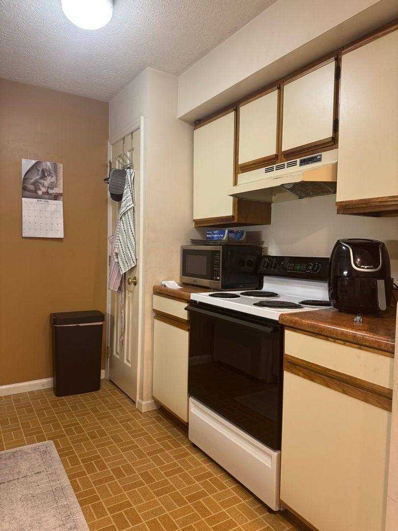 Condo for rent at 4003 Governor's Square, Williamsburg, VA 23188