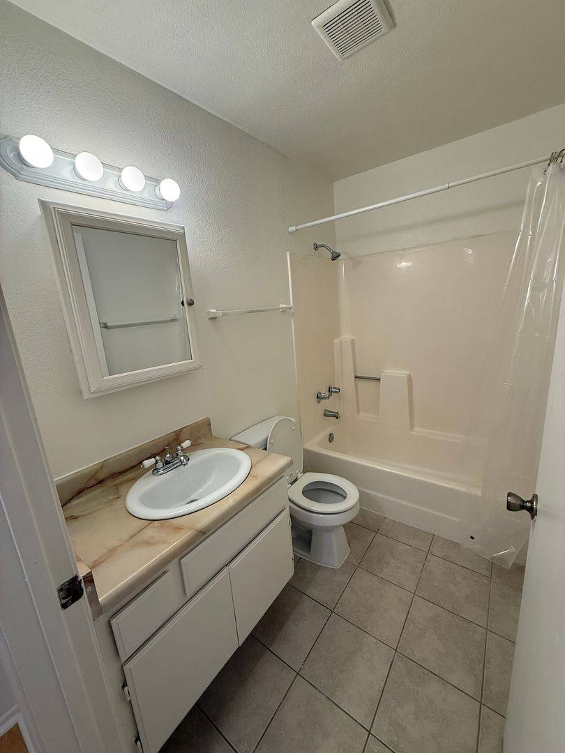 Apartment for rent at 950 Edgecliffe Dr, Los Angeles, CA 90026