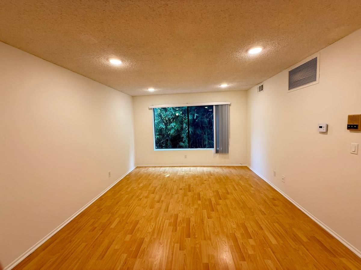 Apartment for rent at 950 Edgecliffe Dr, Los Angeles, CA 90026