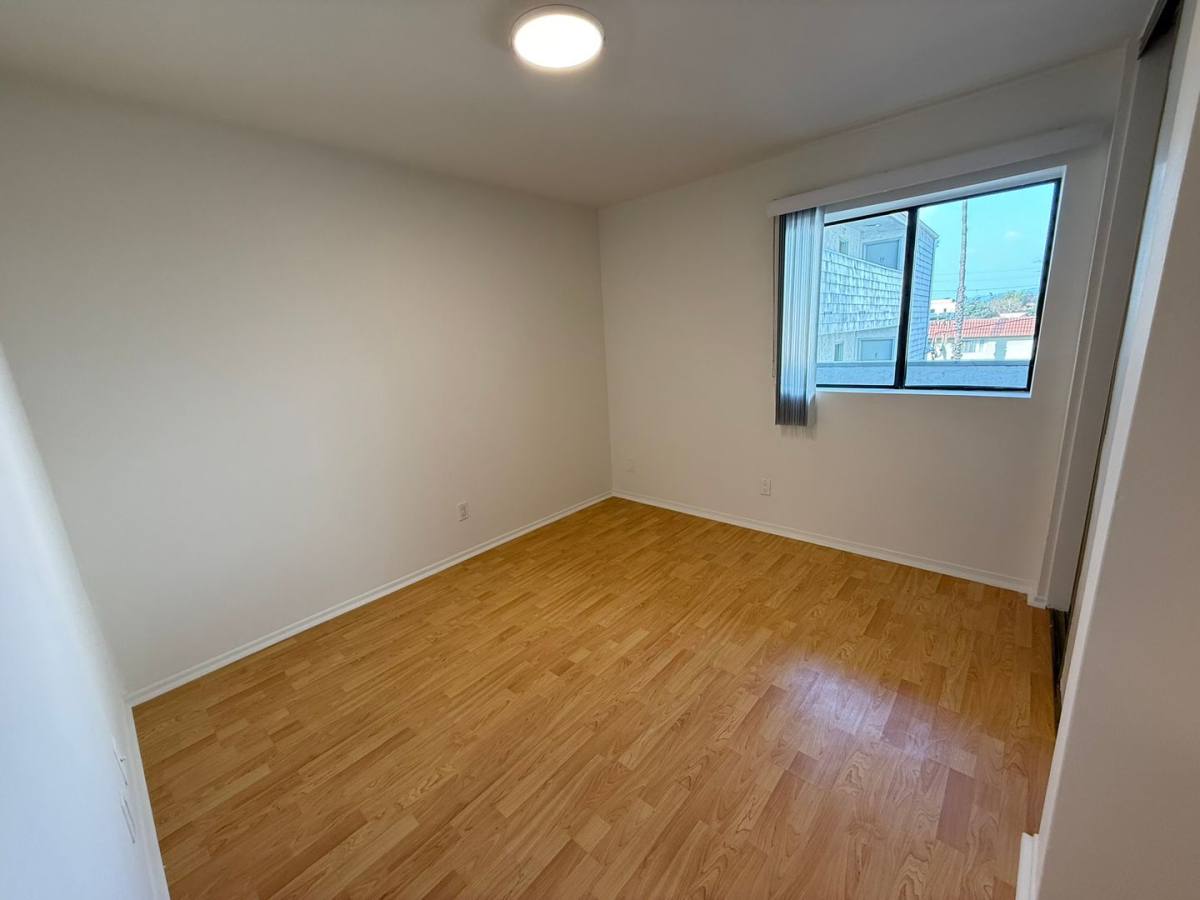 Apartment for rent at 950 Edgecliffe Dr, Los Angeles, CA 90026