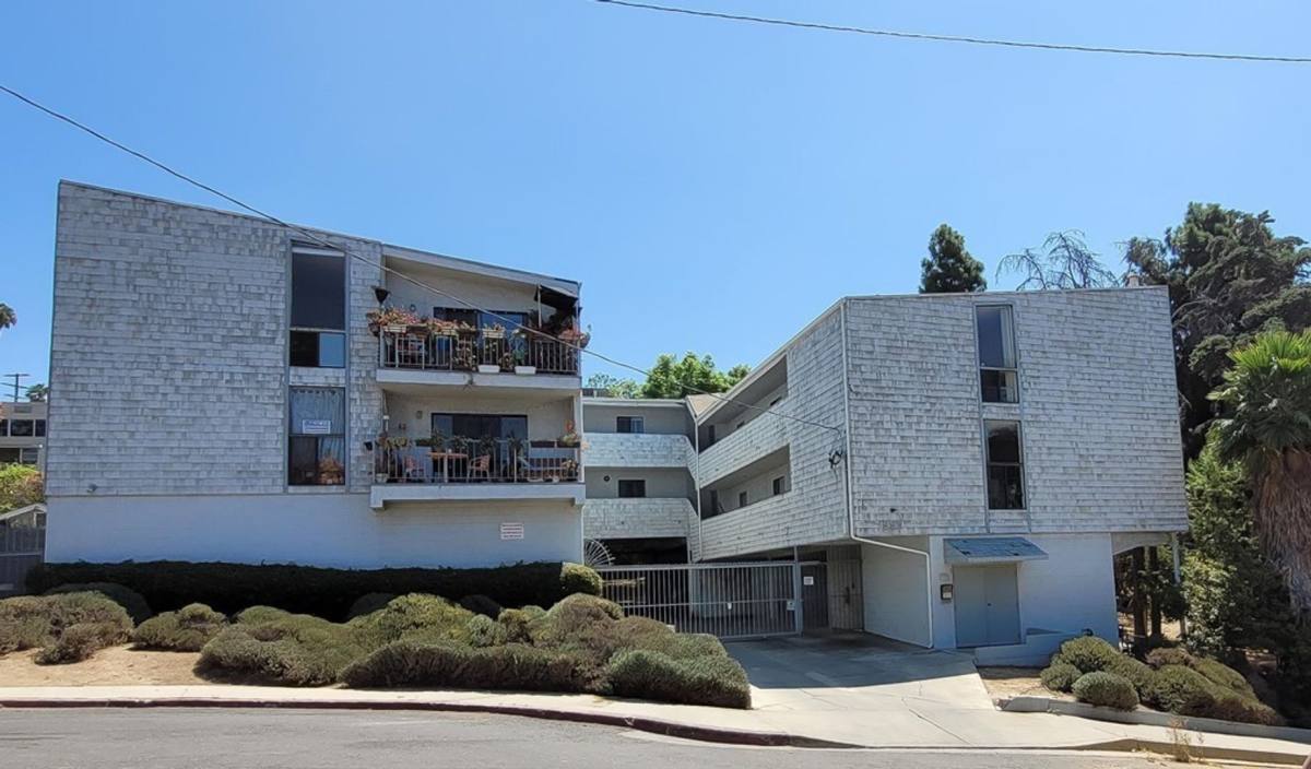 Apartment for rent at 950 Edgecliffe Dr, Los Angeles, CA 90026