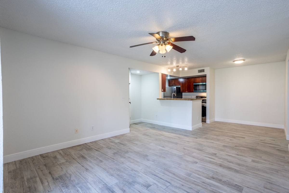 Apartment for rent at 5156 Conroy Rd, Orlando, FL 32811