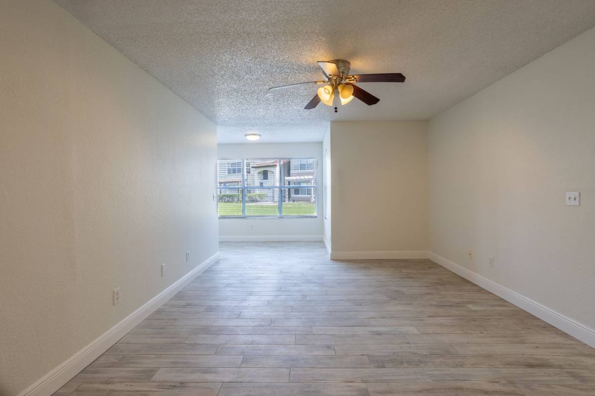 Apartment for rent at 5156 Conroy Rd, Orlando, FL 32811