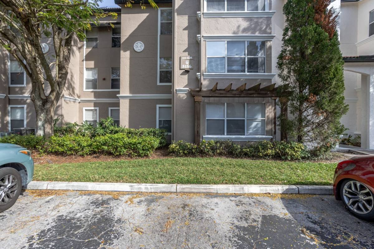 Apartment for rent at 5156 Conroy Rd, Orlando, FL 32811