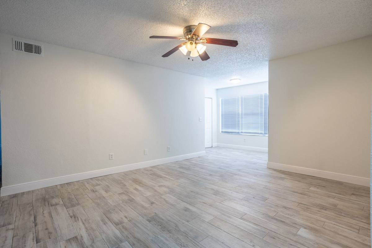 Apartment for rent at 5156 Conroy Rd, Orlando, FL 32811