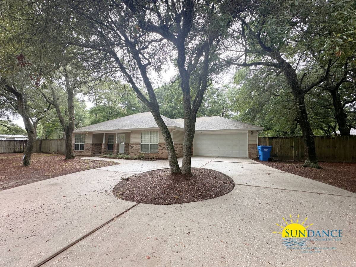 House for rent at 8484 Randall Dr, Navarre, FL 32566