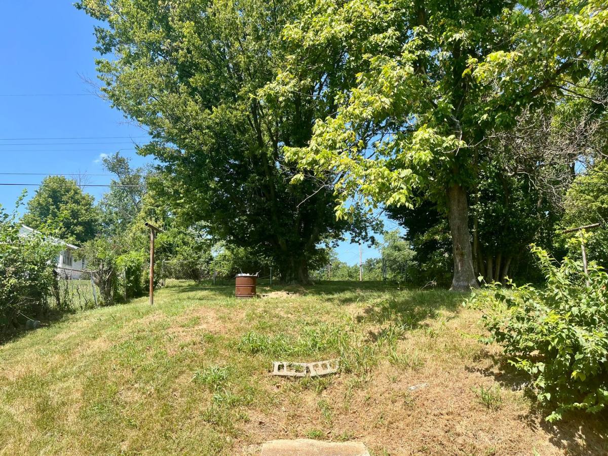 House for rent at 2016 Salu St, Alton, IL 62002