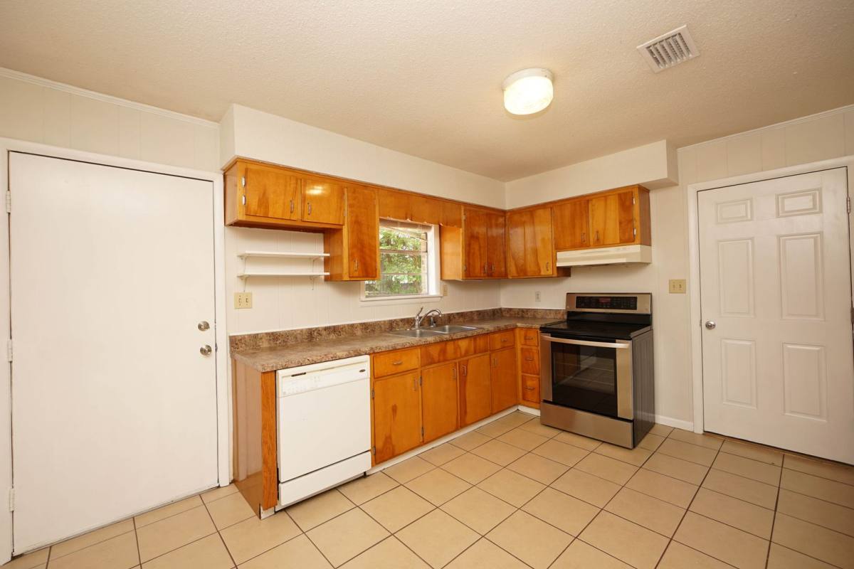 House for rent at 260 Glenview Ave, Valparaiso, FL 32580