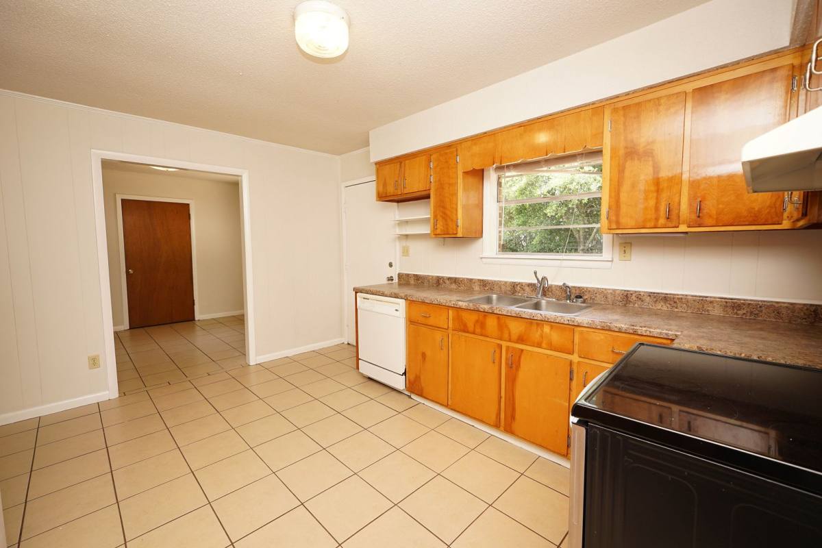 House for rent at 260 Glenview Ave, Valparaiso, FL 32580