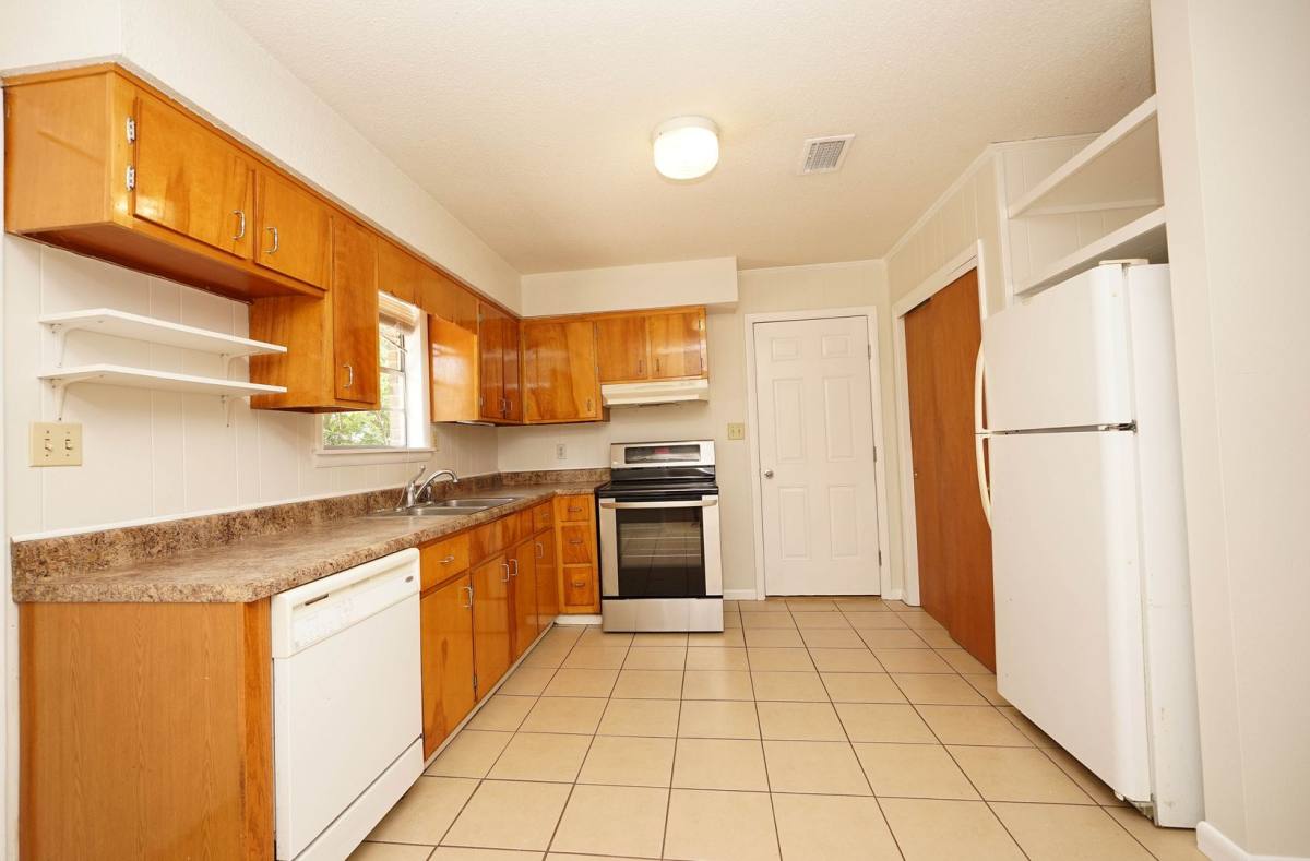 House for rent at 260 Glenview Ave, Valparaiso, FL 32580