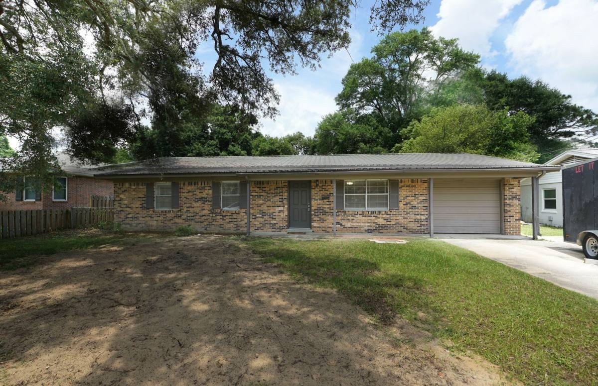 House for rent at 260 Glenview Ave, Valparaiso, FL 32580