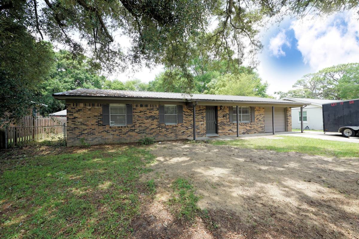 House for rent at 260 Glenview Ave, Valparaiso, FL 32580