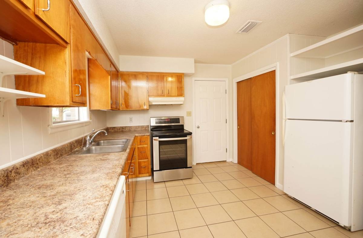 House for rent at 260 Glenview Ave, Valparaiso, FL 32580