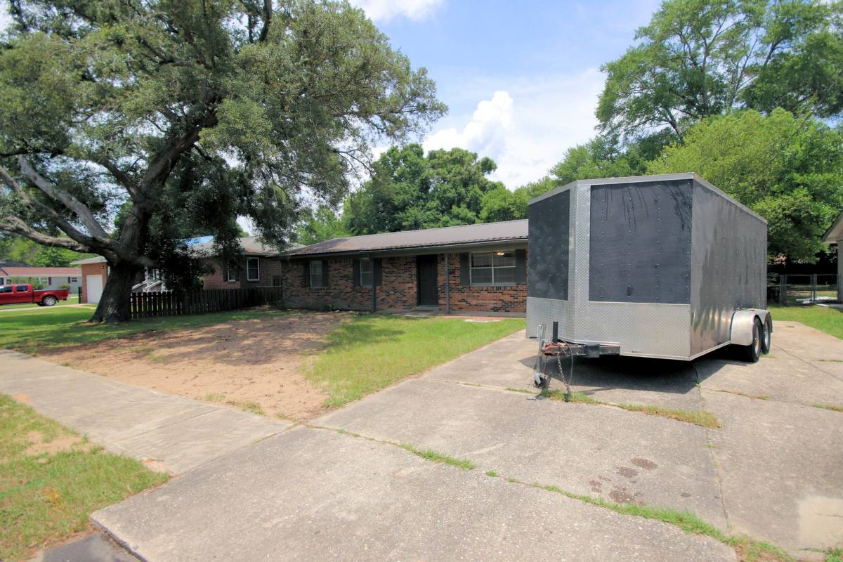 House for rent at 260 Glenview Ave, Valparaiso, FL 32580