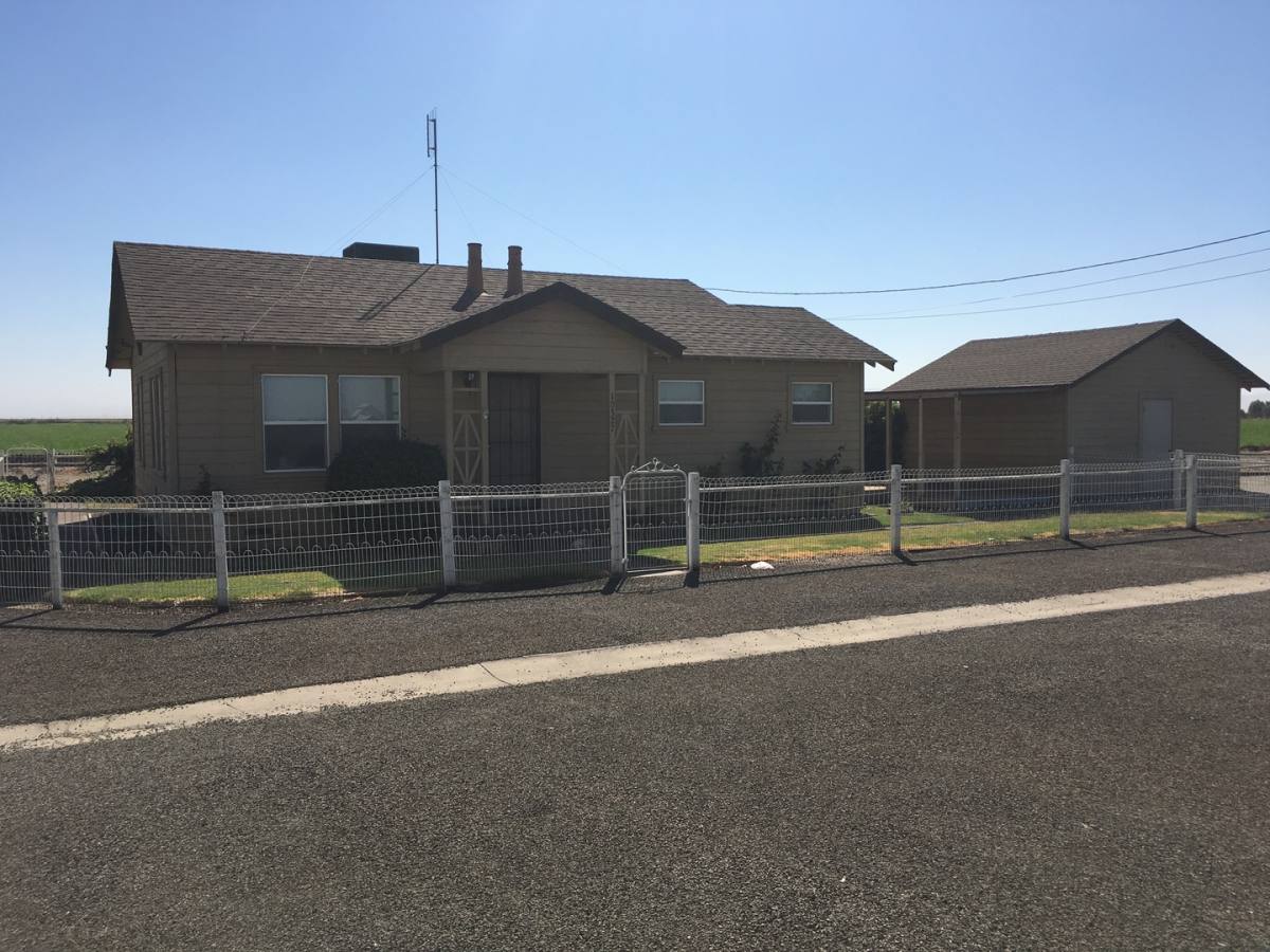 House for rent at 10327 Linden Rd, Dos Palos, CA 93620
