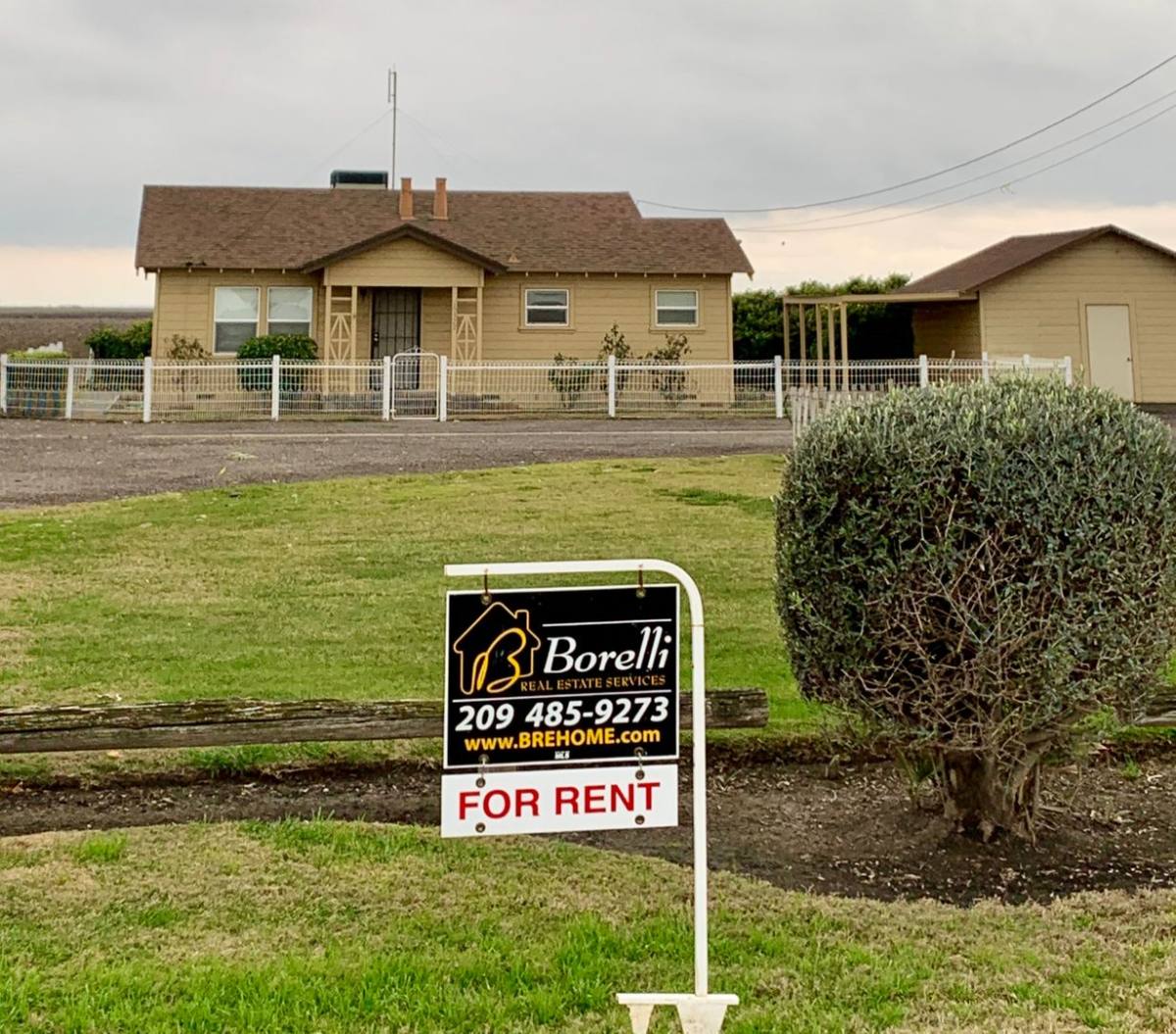 House for rent at 10327 Linden Rd, Dos Palos, CA 93620