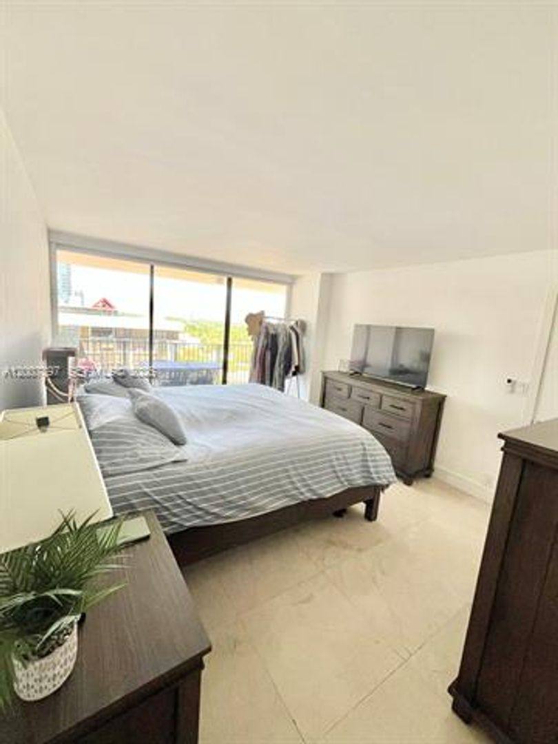 Apartment for rent at 1901 Brickell Ave, Miami, FL 33129