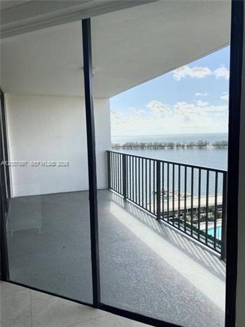Apartment for rent at 1901 Brickell Ave, Miami, FL 33129