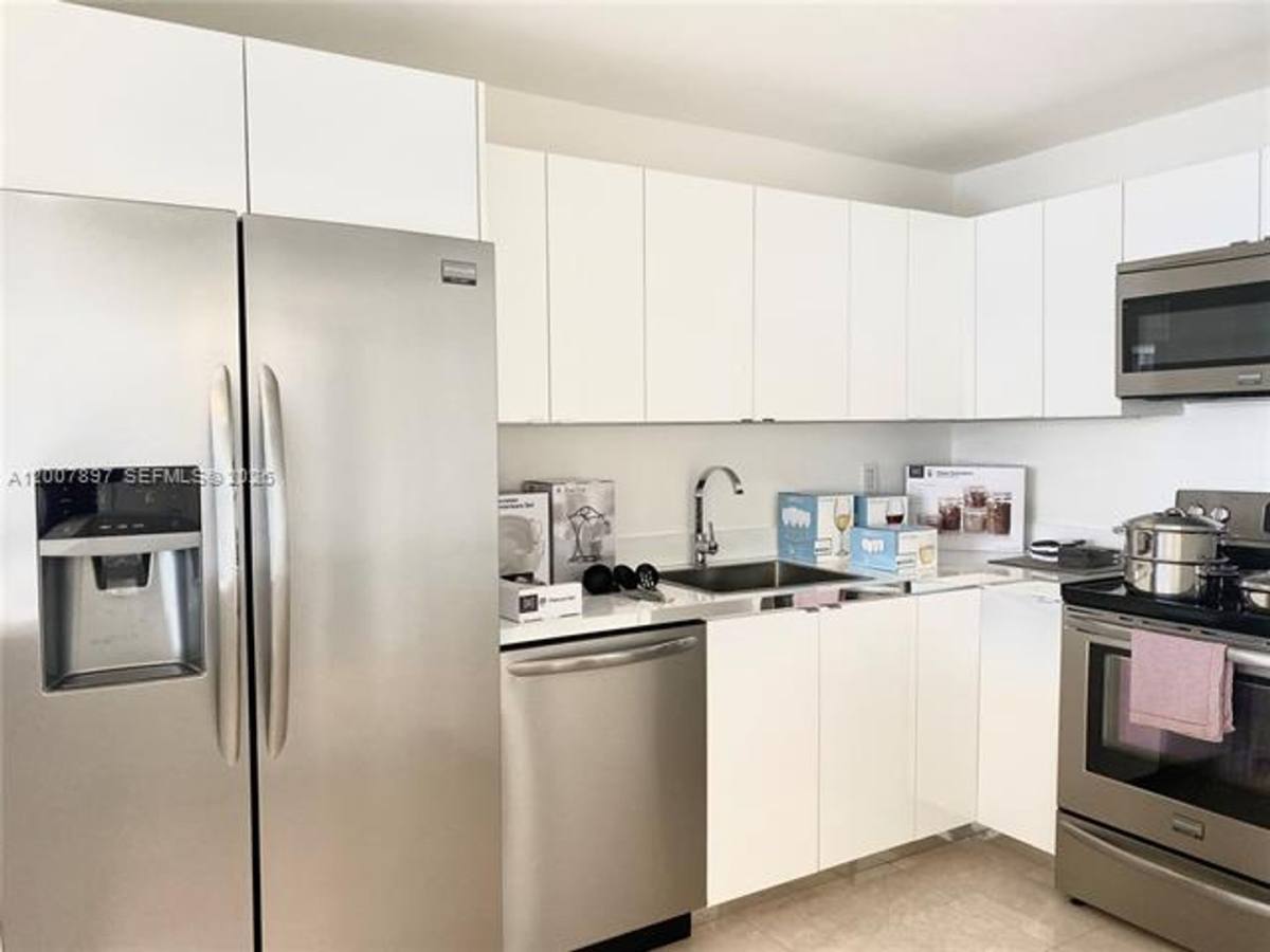 Apartment for rent at 1901 Brickell Ave, Miami, FL 33129