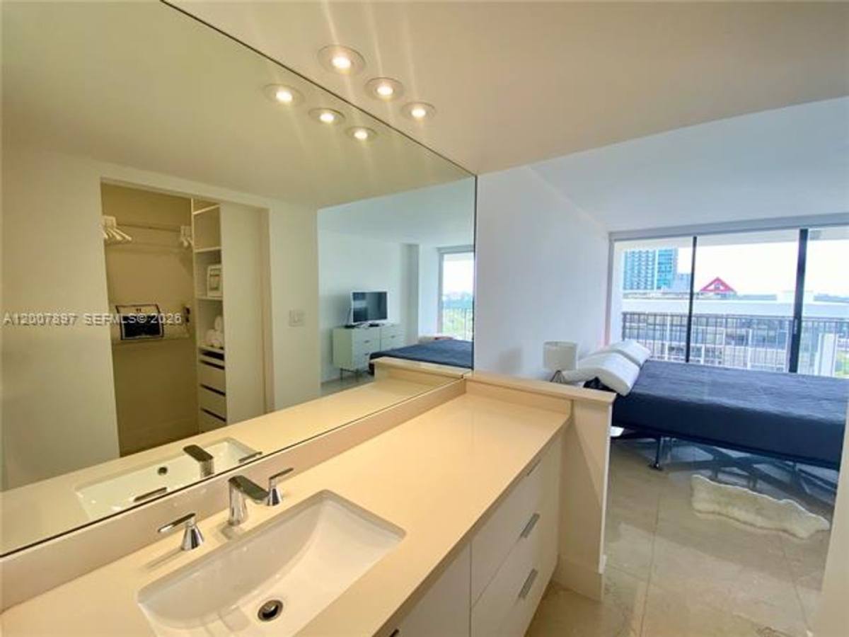 Apartment for rent at 1901 Brickell Ave, Miami, FL 33129