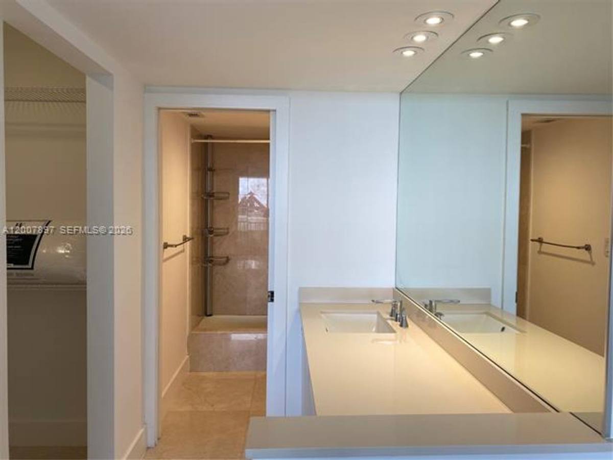Apartment for rent at 1901 Brickell Ave, Miami, FL 33129