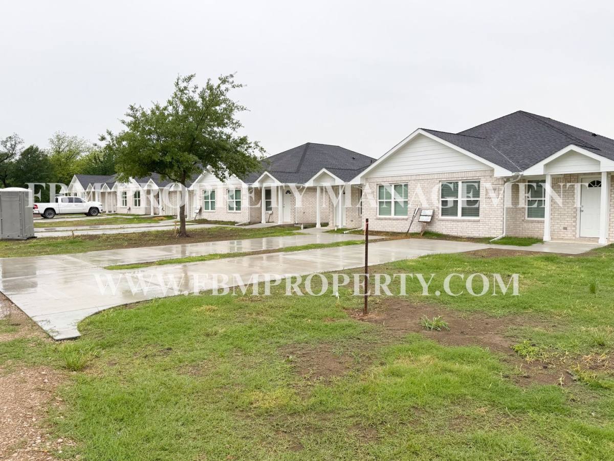 Apartment for rent at 112-114 E Camden St, Rice, TX 75155