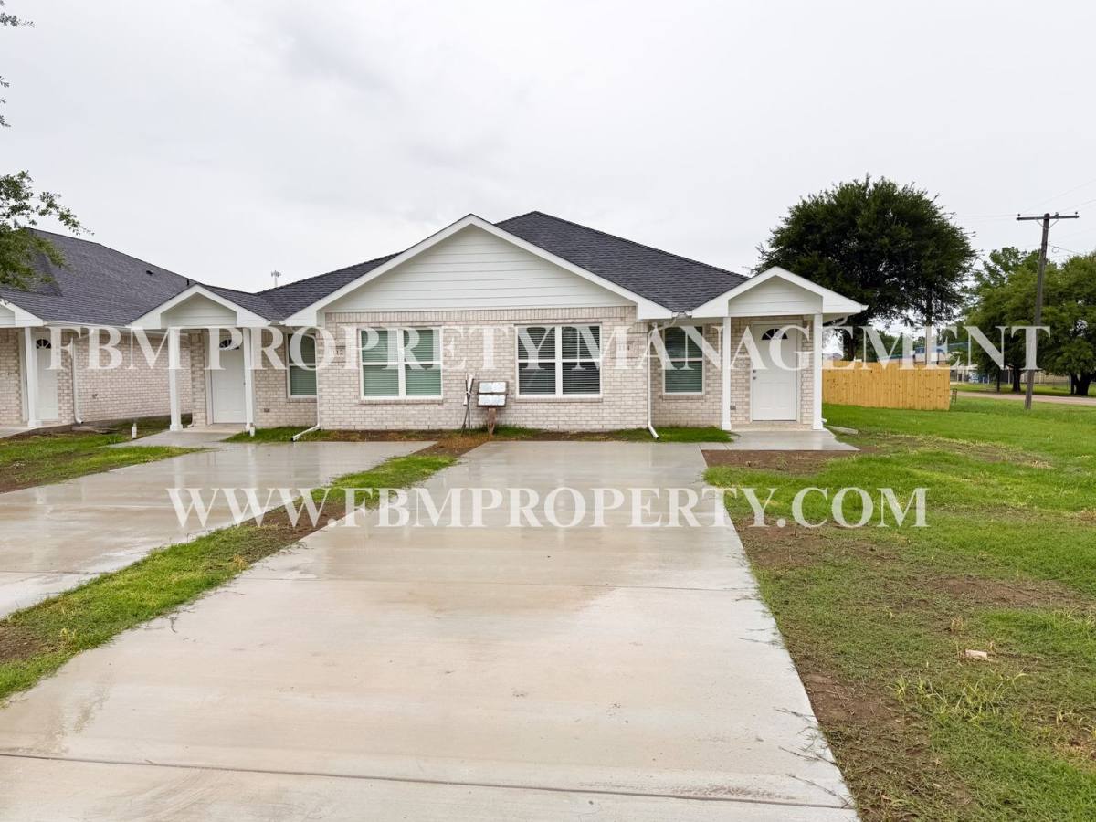 Apartment for rent at 112-114 E Camden St, Rice, TX 75155