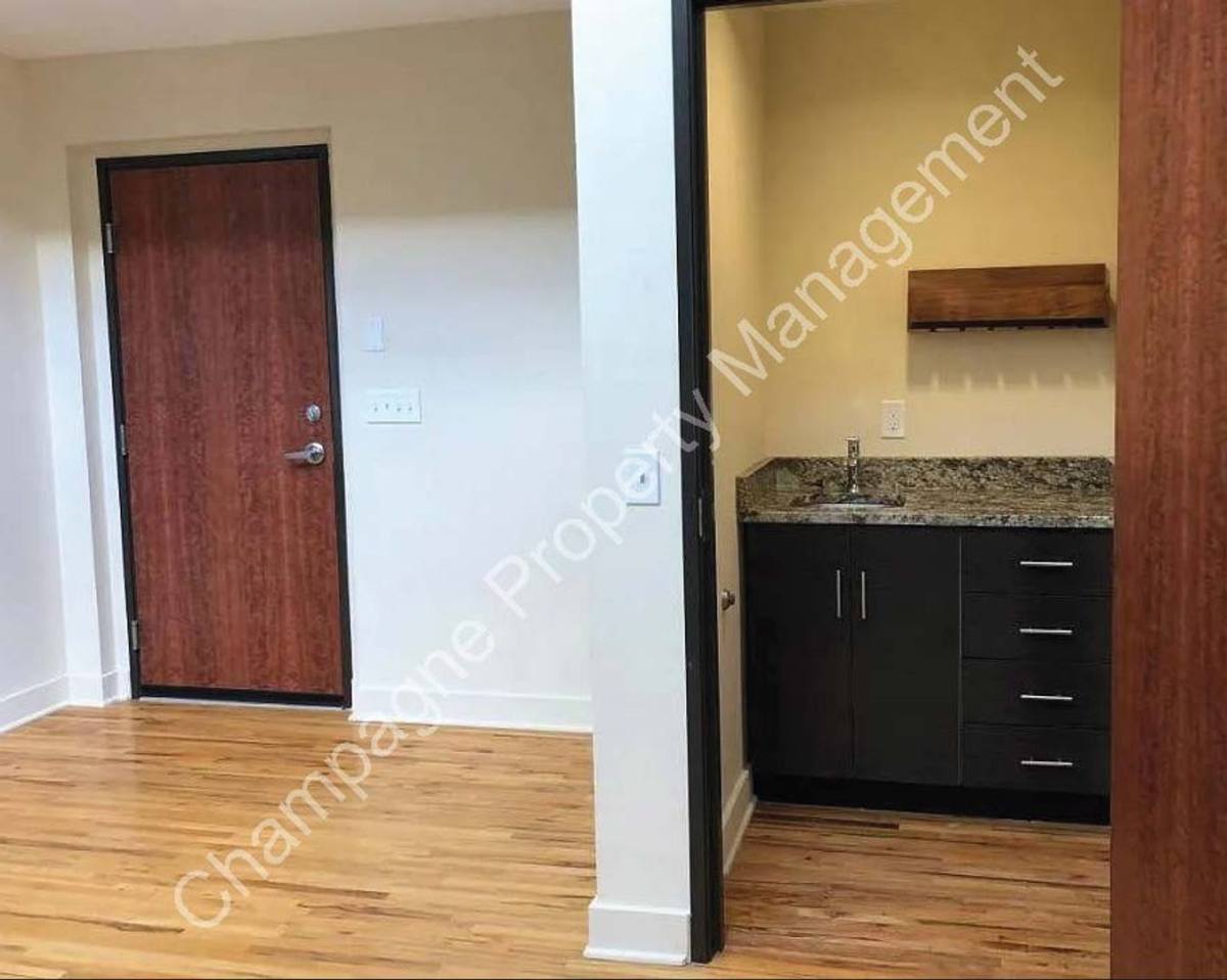 Apartment for rent at 1820 Washington St, Kansas City, MO 64108