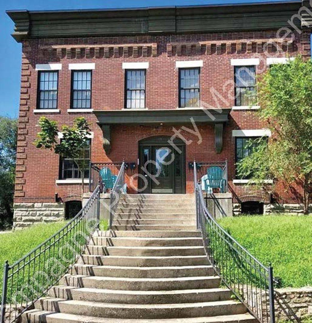 Apartment for rent at 1820 Washington St, Kansas City, MO 64108