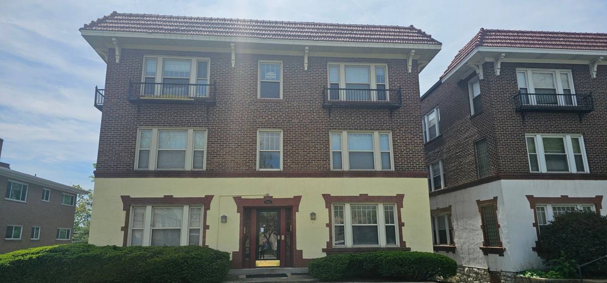 Apartment for rent at 7008 Forsyth Blvd, Saint Louis, MO 63105