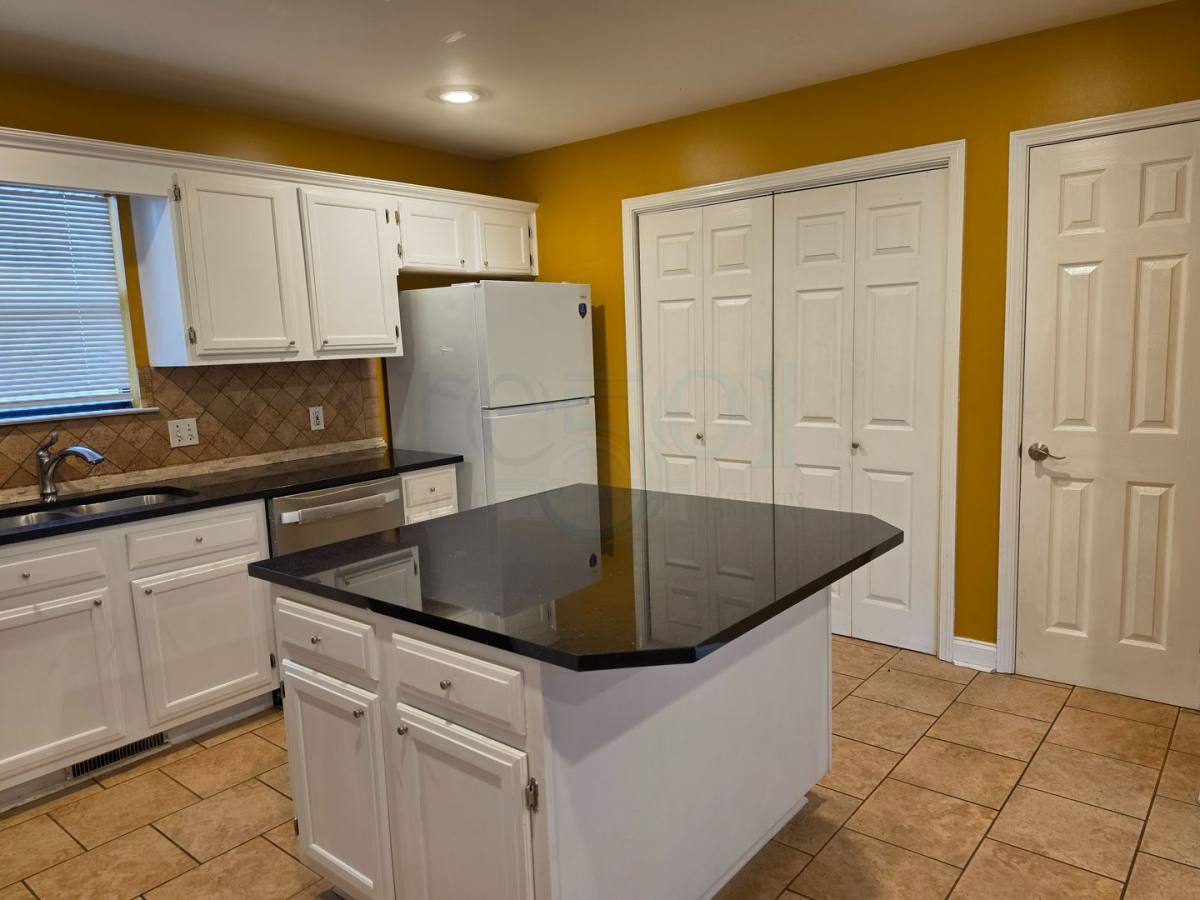 House for rent at 6 Woodlore Court, Little Rock, AR 72211