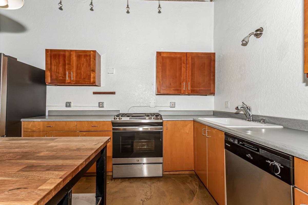 Condo for rent at 3240 Peralta St, Emeryville, CA 94608