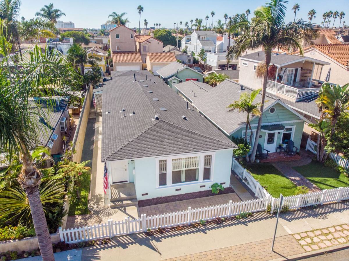 House for rent at 224 Frankfort Ave, Huntington Beach, CA 92648