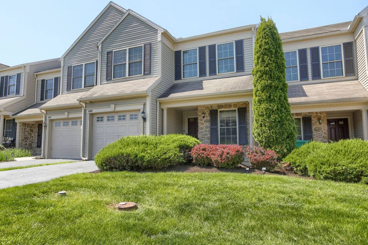 Townhouse for rent at 690 Stoverdale Rd, Hummelstown, PA 17036