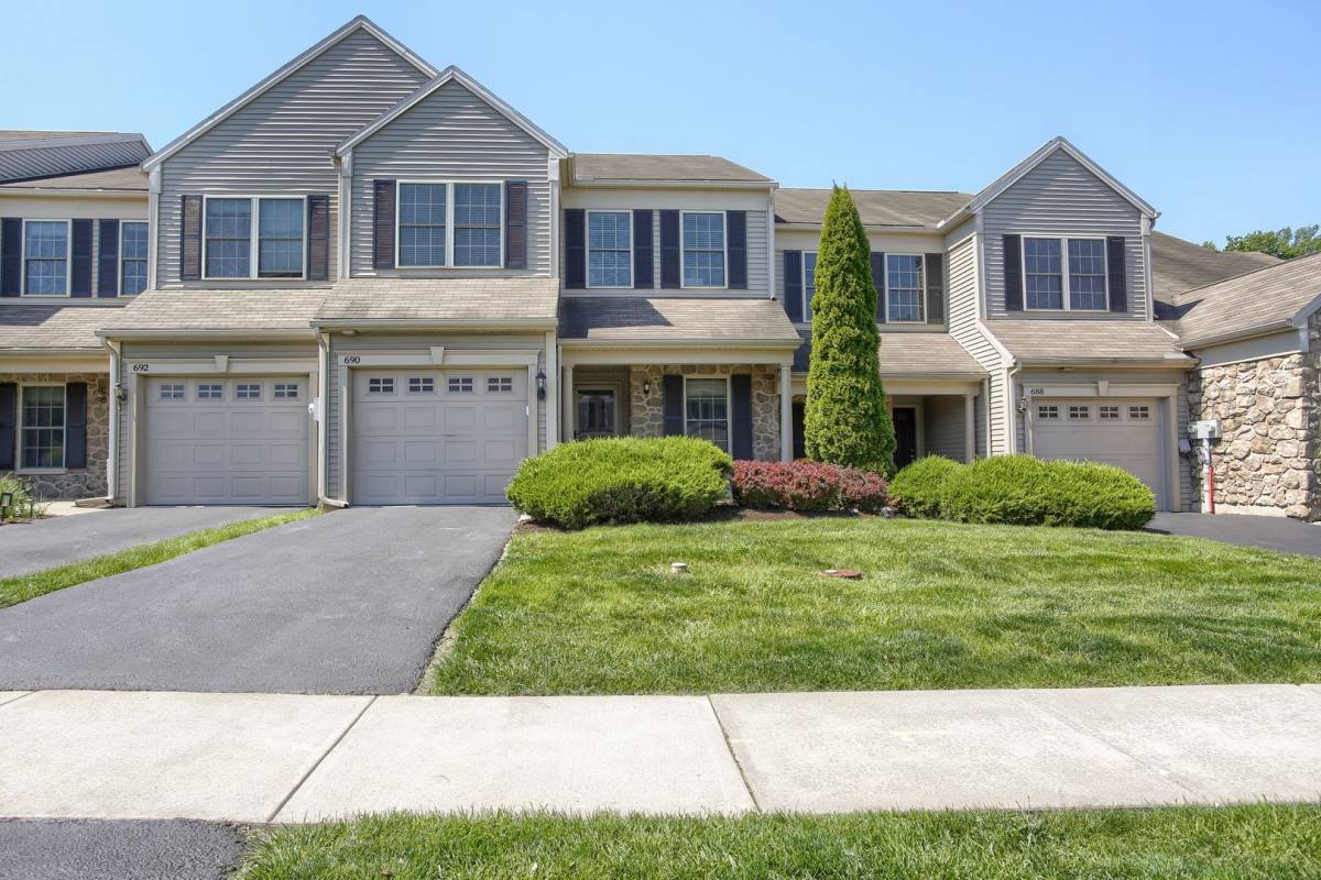 Townhouse for rent at 690 Stoverdale Rd, Hummelstown, PA 17036