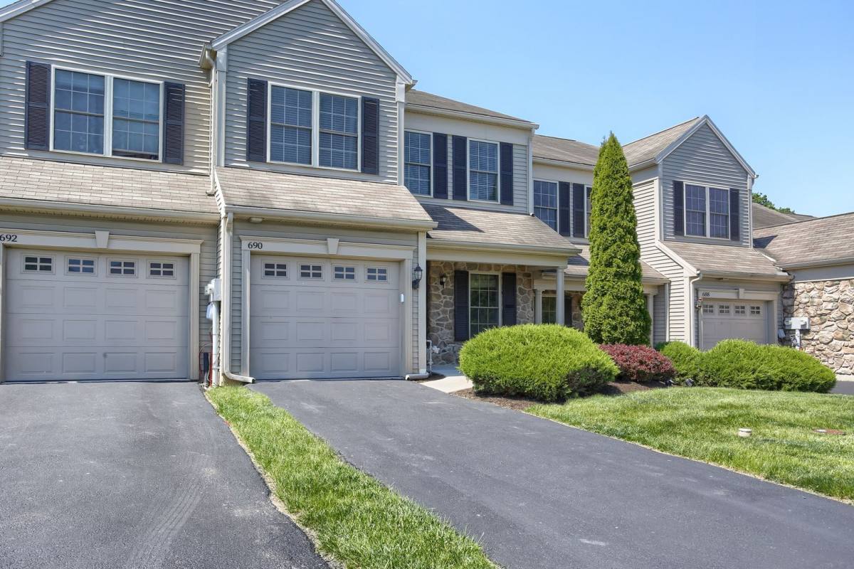 Townhouse for rent at 690 Stoverdale Rd, Hummelstown, PA 17036
