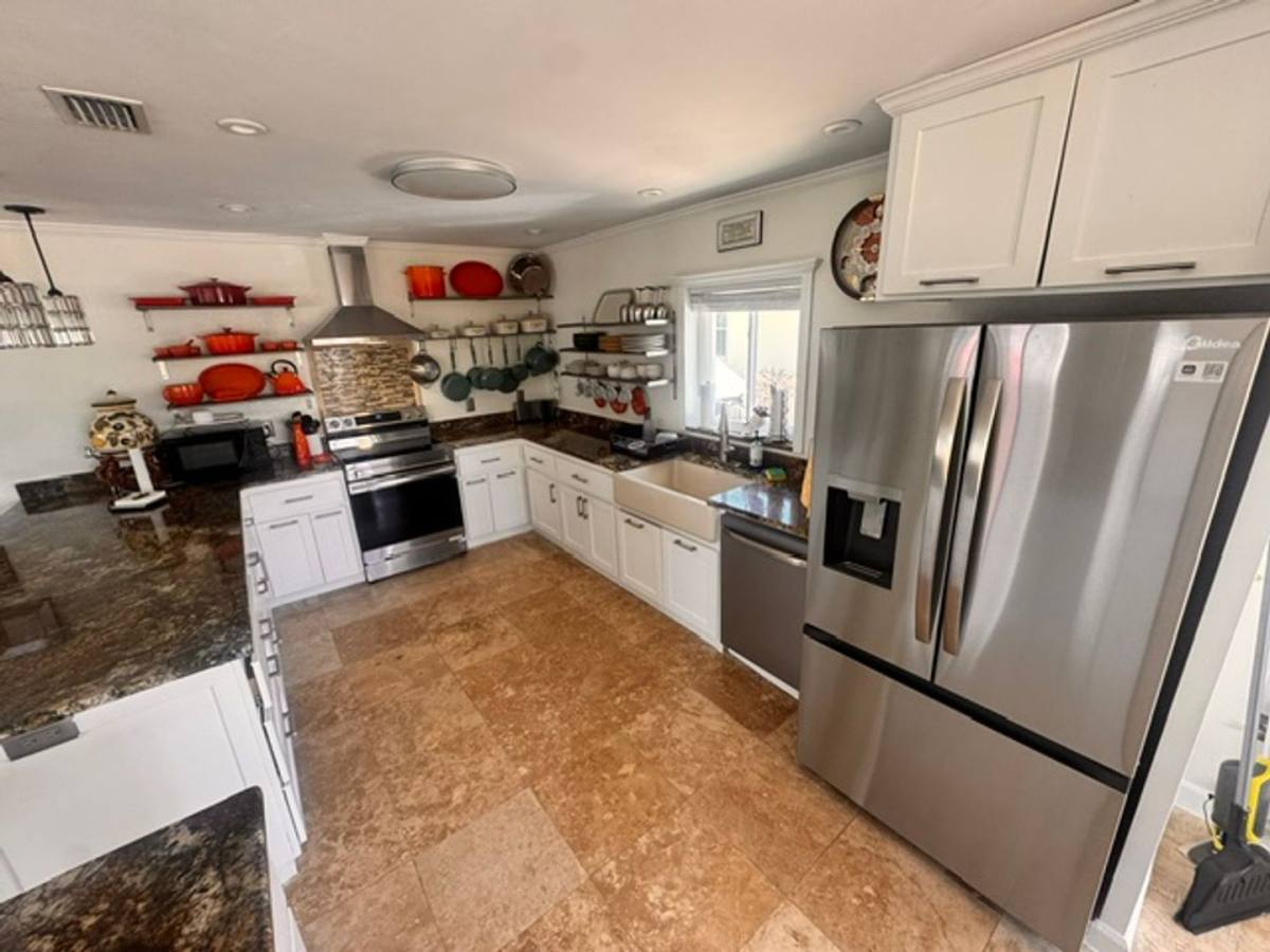 House for rent at 3111 W Maritana Dr, Saint Petersburg, FL 33706