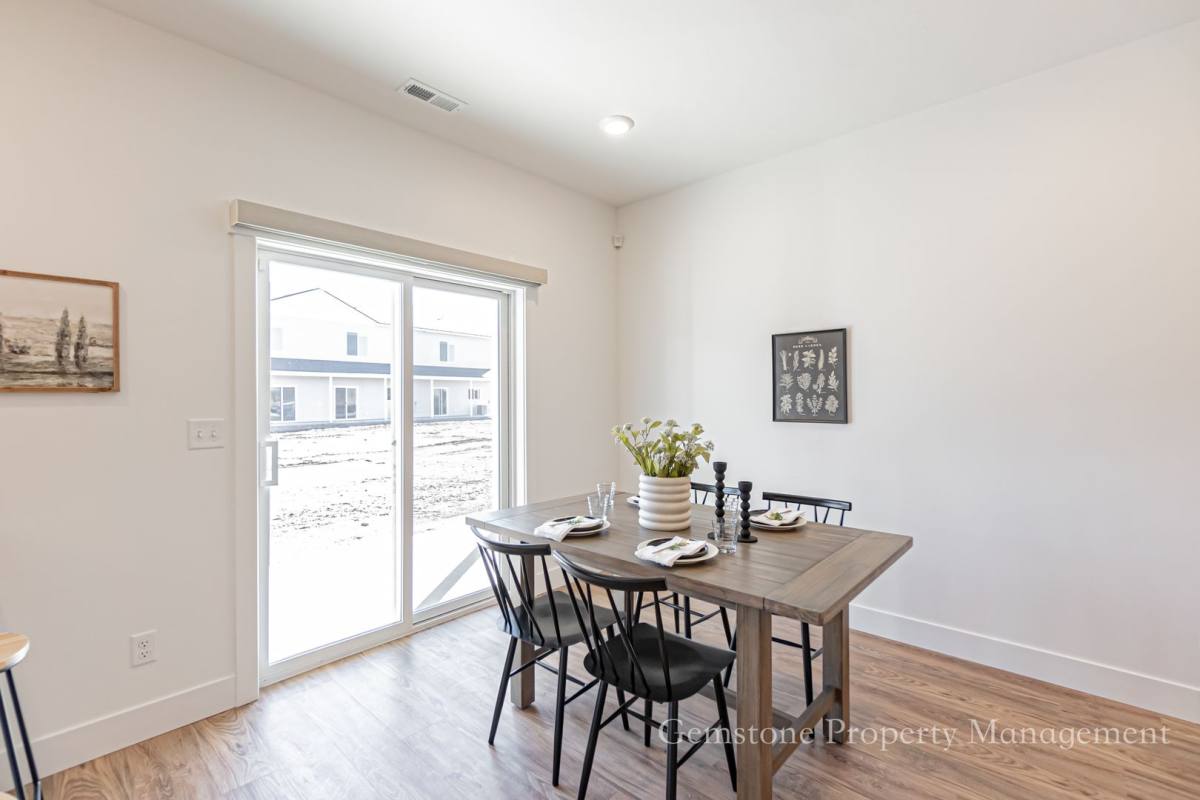Townhouse for rent at 528 Harvester Ave, Sugar City, ID 83448