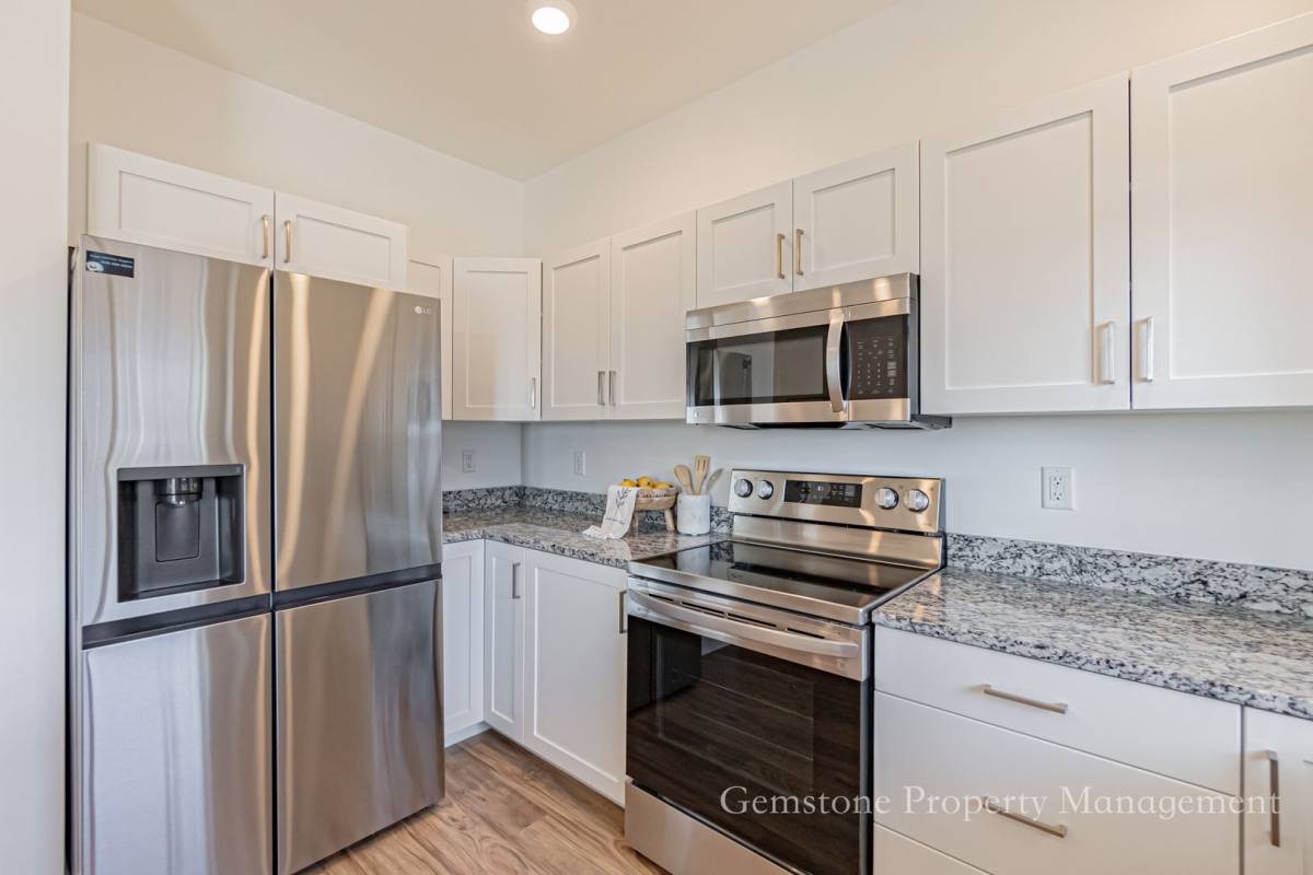 Townhouse for rent at 528 Harvester Ave, Sugar City, ID 83448
