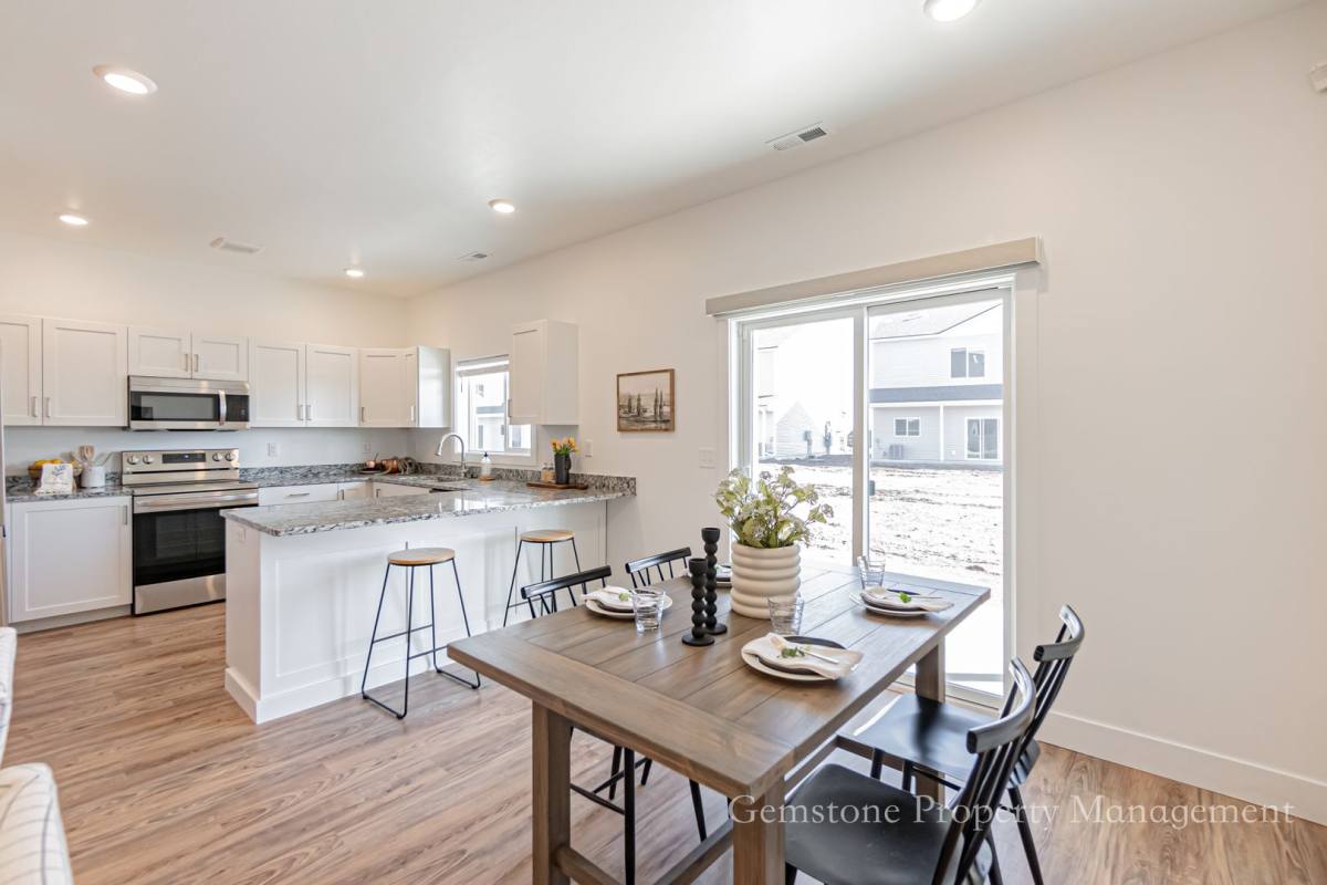 Townhouse for rent at 528 Harvester Ave, Sugar City, ID 83448